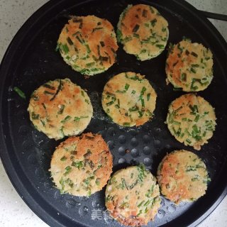 豆渣饼的做法步骤：4