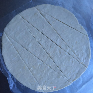 香肠牛角酥的做法步骤：3
