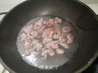 番茄土豆炖牛肉的做法步骤：1