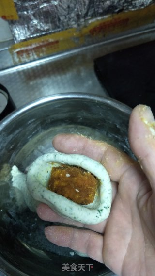 蛋黄肉松青团的做法步骤：4