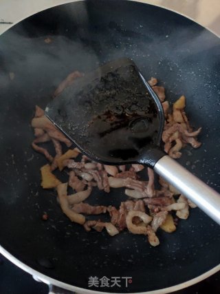 蒜苗炒肉的做法步骤：3