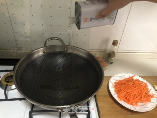 迎銮贡茶油凉拌菠菜鸡蛋粉丝的做法步骤：4