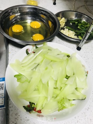 莴笋炒蛋的做法步骤：2
