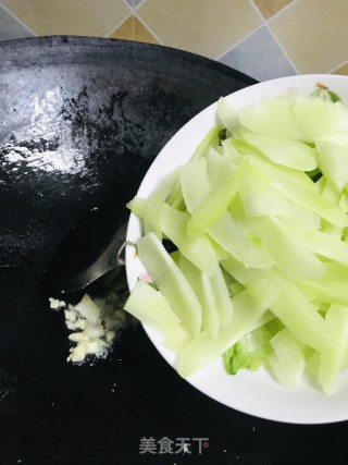 莴笋炒蛋的做法步骤：4
