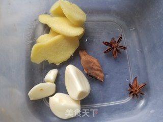 梅菜扣肉的做法步骤：3
