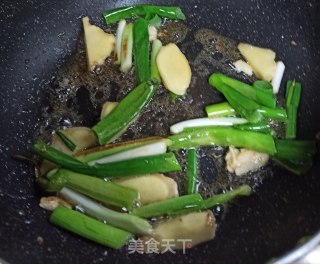 家常红烧带鱼的做法步骤：4