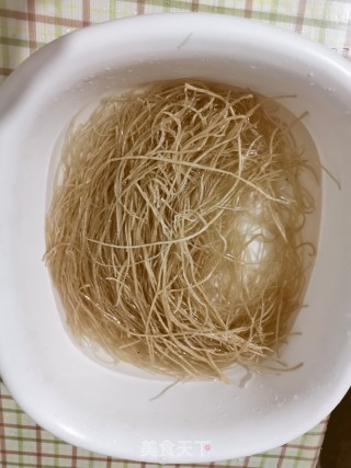 酸辣粉丝的做法步骤：1
