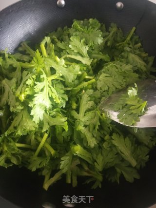 蒜炒茼蒿的做法步骤：5