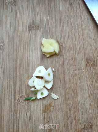 菊花芽酥肉汤的做法步骤：3