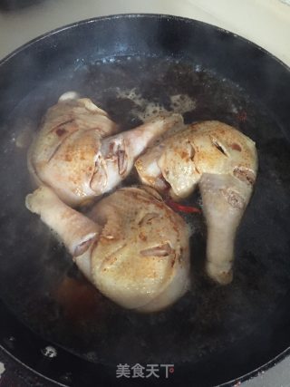 双菇焖鸡腿的做法步骤：6