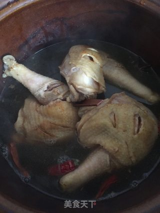 双菇焖鸡腿的做法步骤：7