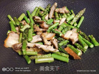 芦笋炒五花肉的做法步骤：4