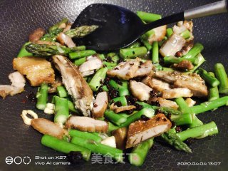 芦笋炒五花肉的做法步骤：5