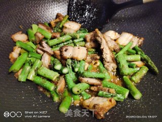 芦笋炒五花肉的做法步骤：6