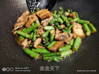 芦笋炒五花肉的做法步骤：7