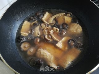 酥肉香菇豆皮汤的做法步骤：6