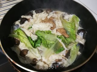 酥肉香菇豆皮汤的做法步骤：10