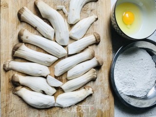 炸杏鲍菇的做法步骤：2