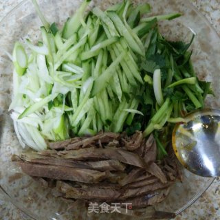 牛肉丝拌面的做法步骤：2