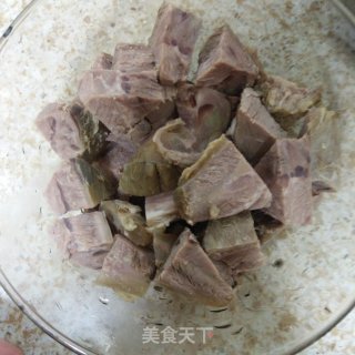 牛腱子炖土豆红萝卜的做法步骤：1