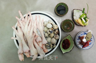 鹌鹑蛋烧鸡爪的做法步骤：1