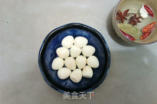 鹌鹑蛋烧鸡爪的做法步骤：5