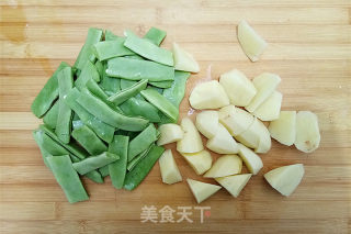土豆鸡块焖卷子的做法步骤：5