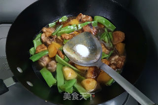 土豆鸡块焖卷子的做法步骤：8
