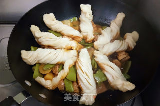 土豆鸡块焖卷子的做法步骤：16