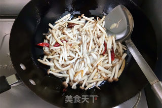 油渍蟹味菇的做法步骤：5