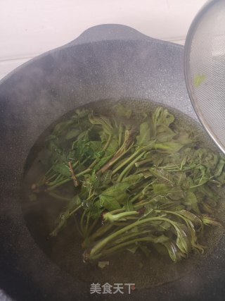 香椿鸡蛋饼的做法步骤：2