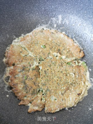 香椿鸡蛋饼的做法步骤：8