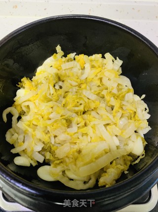 酸菜丸子粉丝煲的做法步骤：1