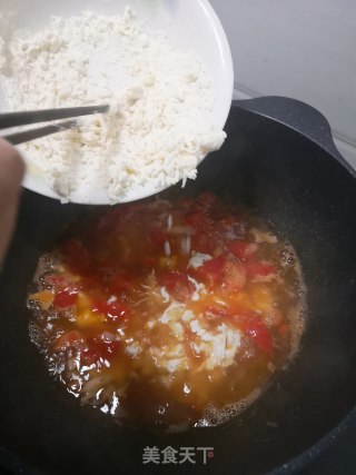 鸡蛋西红柿疙瘩汤的做法步骤：4