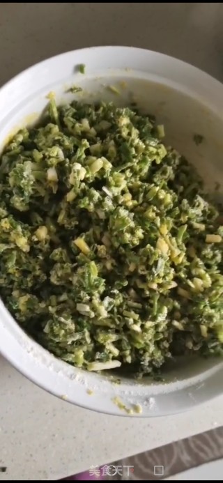 小蒜粑的做法步骤：1