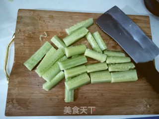凉拌黄瓜的做法步骤：1