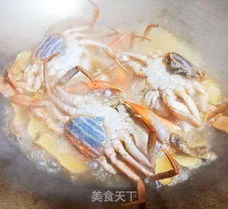 煎红膏蟹的做法步骤：4