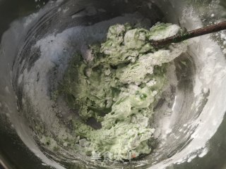 带尾巴的艾草鲜肉汤圆的做法步骤：5