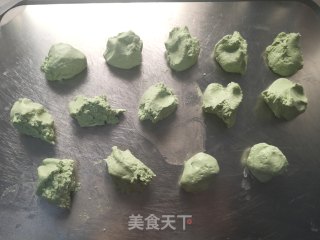 带尾巴的艾草鲜肉汤圆的做法步骤：7