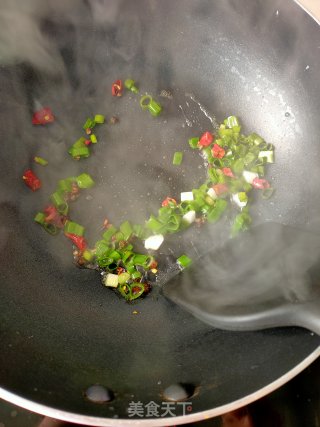 酸辣土豆丝的做法步骤：1