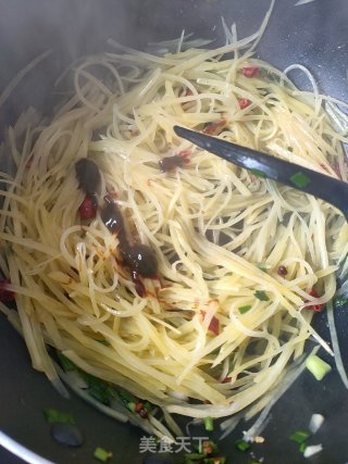 酸辣土豆丝的做法步骤：3