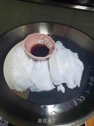 紫苏叶酱油蒸陈村粉的做法步骤：2