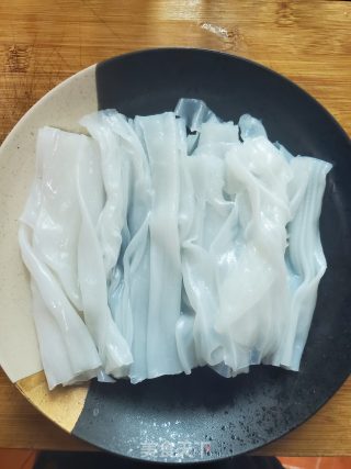 紫苏叶酱油蒸陈村粉的做法步骤：4