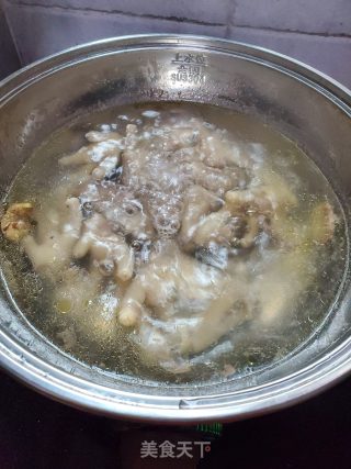 鸡爪煲山药薏仁汤的做法步骤：2