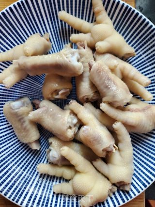 鸡爪煲山药薏仁汤的做法步骤：3