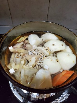 鸡爪煲山药薏仁汤的做法步骤：6