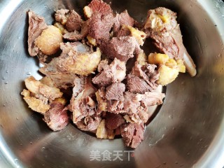 电压力锅红烧大鹅的做法步骤：1