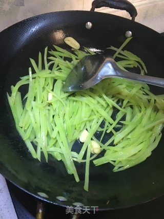莴笋炒腊肉的做法步骤：5