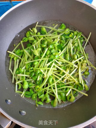 豆苗炒鸡蛋的做法步骤：4