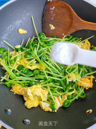 豆苗炒鸡蛋的做法步骤：8